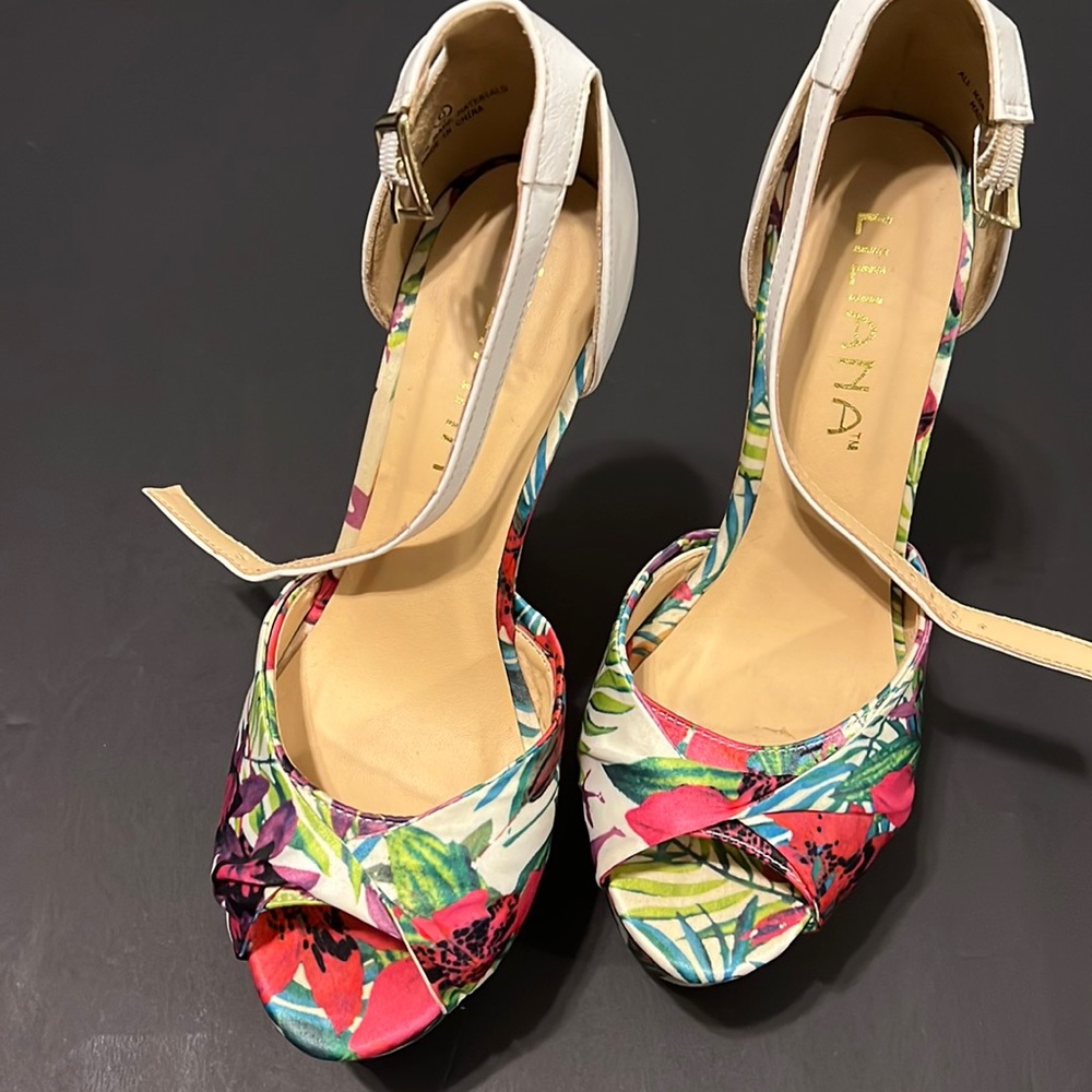 Wedge heels